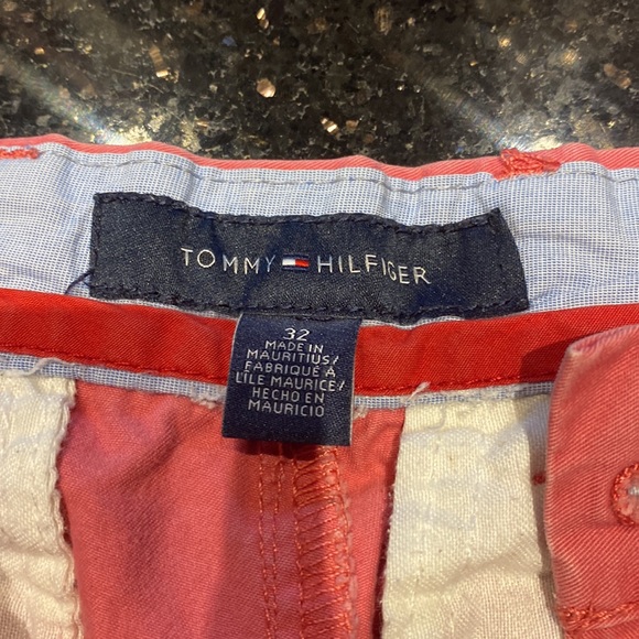 Tommy Hilfiger men's  red shorts 32 waist and 20" length - Picture 3 of 3